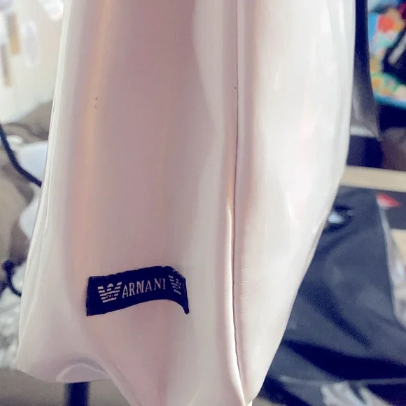 Beautiful bag 🔥 damage inside 🔥
Check the video - Picture 3 of 4